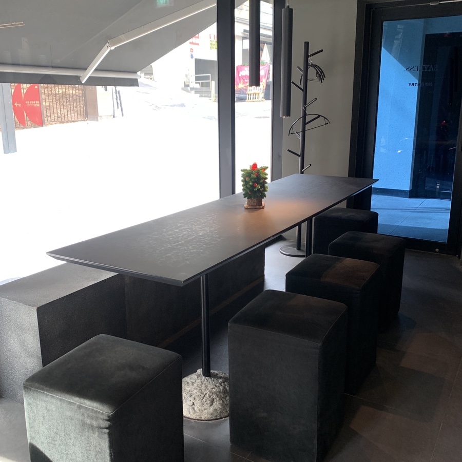 long table seating for group meetings at sayless cafe seoul