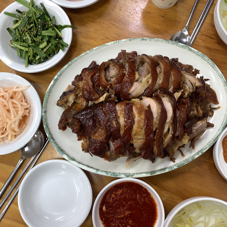 Seongsu Jokbal Seoul main pork feet dish glossy Korean jokbal