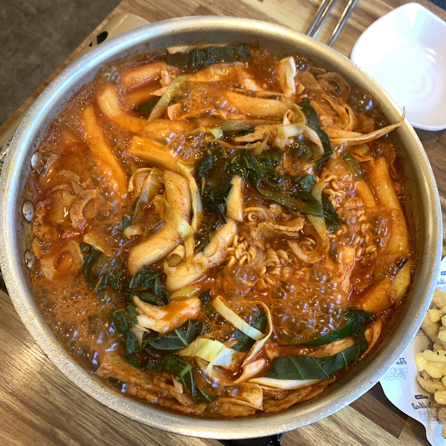 seongsu tteokbokki restaurant spicy instant tteokbokki pot