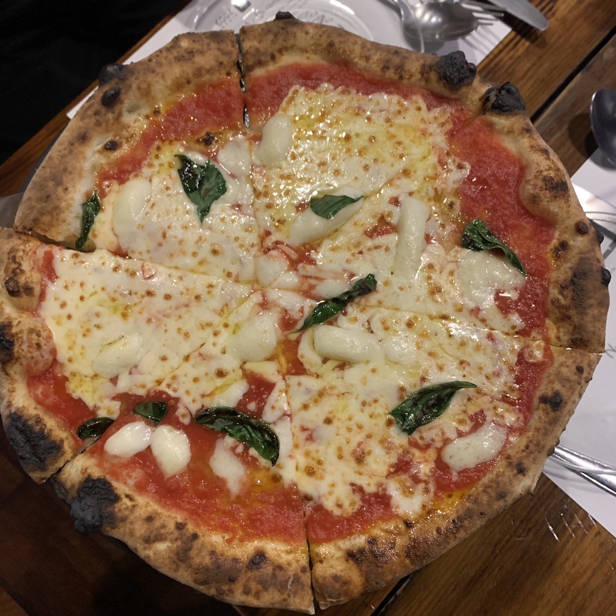 margherita pizza Dochi Pizza Gangnam wood fired pizza mozzarella basil
