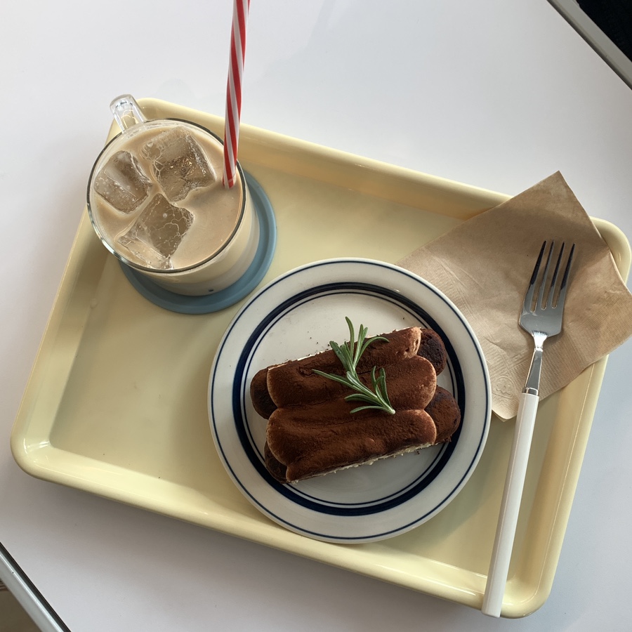 Seolleung cafe a.vam coffee creamy latte and tiramisu close up