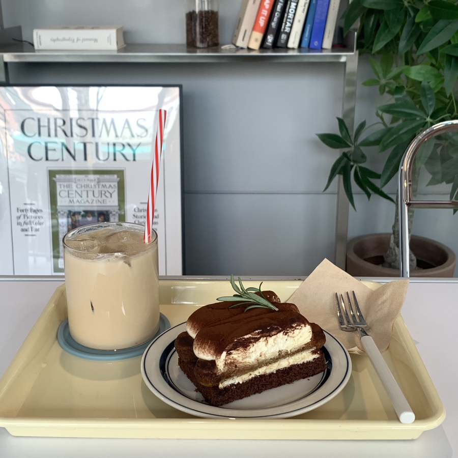 Seolleung Cafe a.vam coffee: Stylish Dessert & Signature Cream Coffee Spot in Seoul
