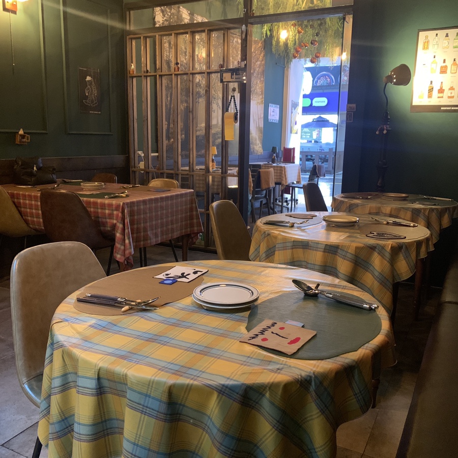 Big Foot Highball Bar Songridan-gil entrance exterior in Songridan-gil