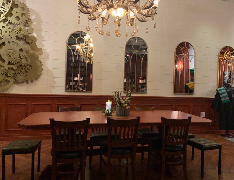 Manhole Coffee Dangsan vintage chandelier seating area