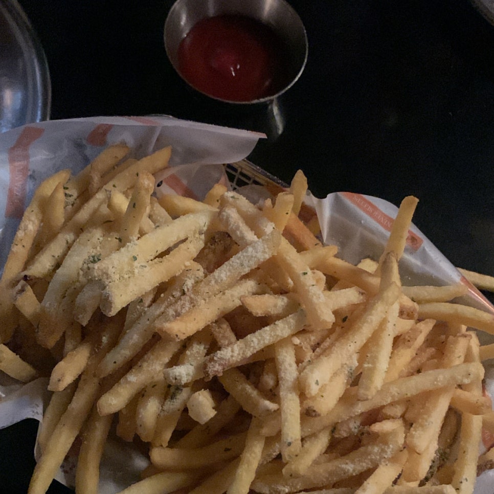 Pizza Never Sleeps Songridan-gil crispy french fries side menu