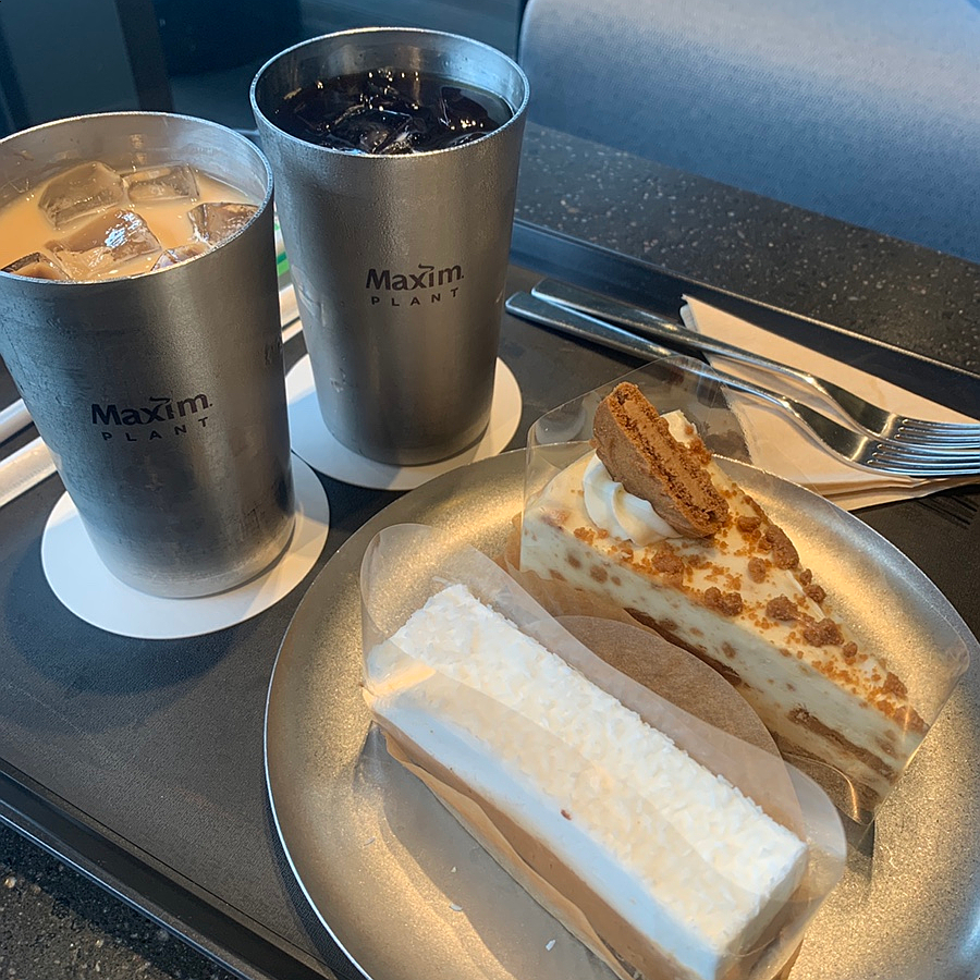 Maxim Plant Hannam Cafe – Korea’s Famous Maxim Coffee Brand Flagship Cafe