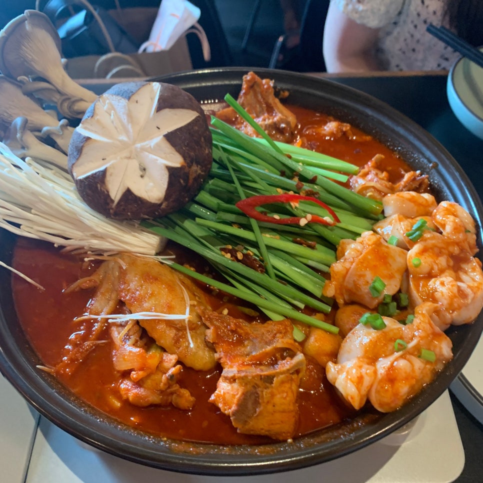 Munjeong Station Fusion Korean Restaurant Last Chunsun Gopdoritang spicy chicken and beef intestine stew