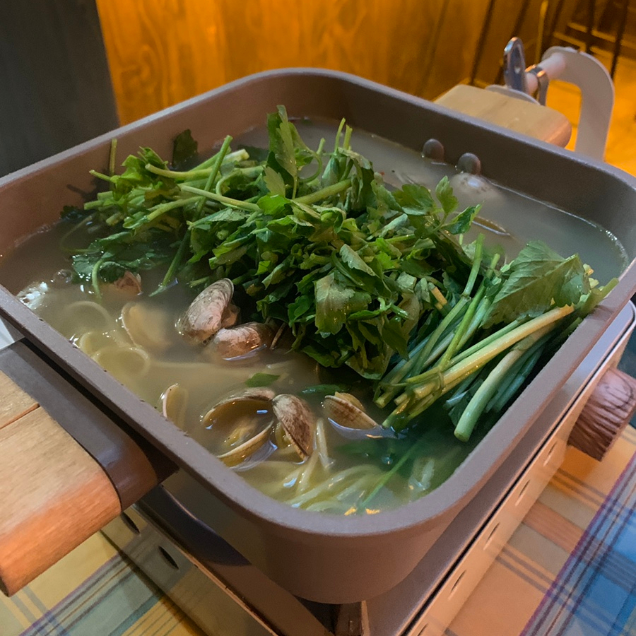 Big Foot Highball Bar Songridan-gil clam stew with noodles