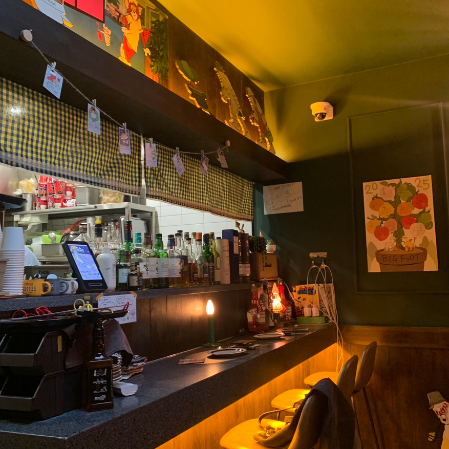 Big Foot Highball Bar Songridan-gil bar counter seating