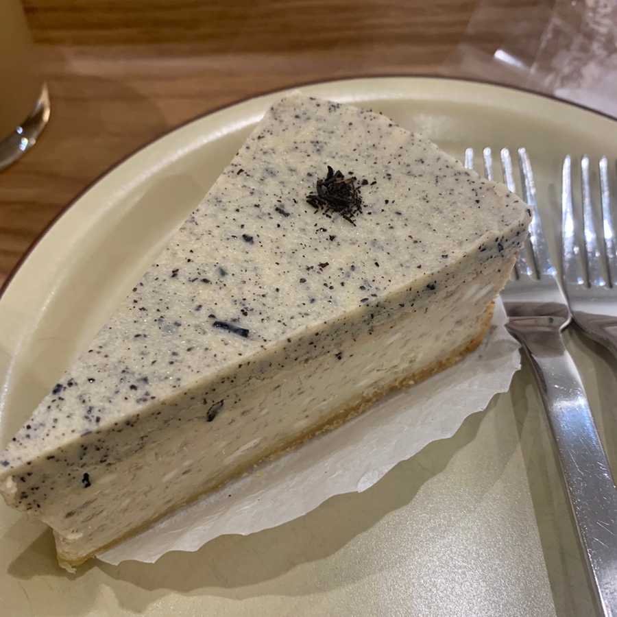 earl grey banana cheesecake at Seoul Express Bus Terminal cafe creamy texture dessert