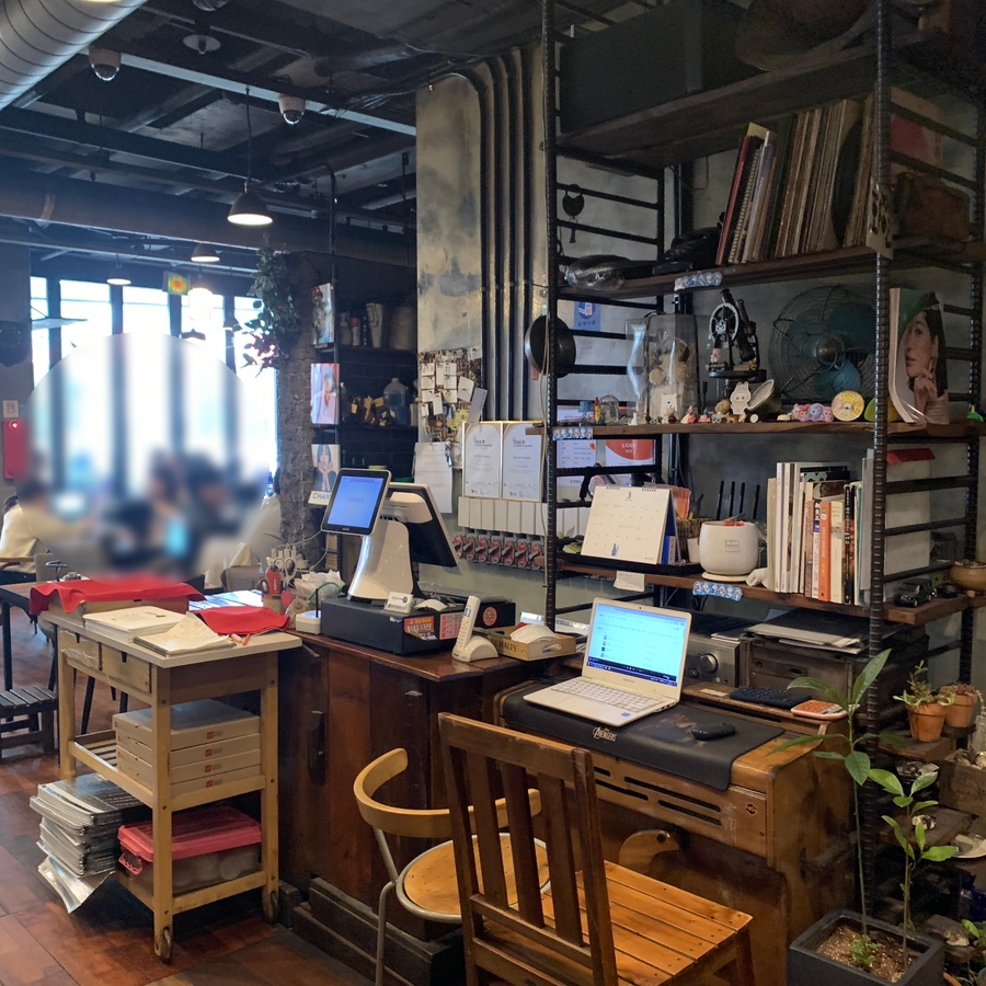 Dochi Pizza Gangnam interior wide seating area counter and shelves Italian restaurant