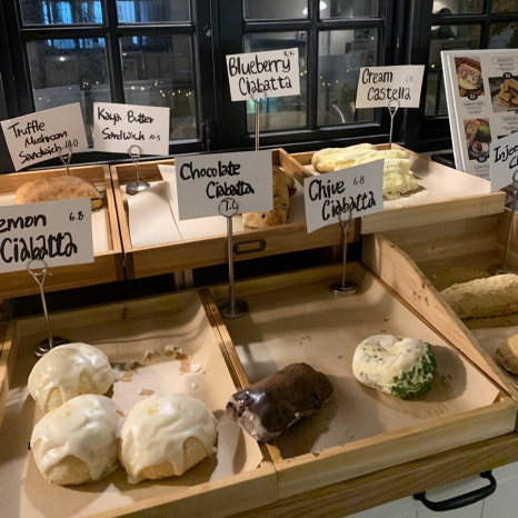 Bitter Salt Cafe Songridan-gil ciabatta bread display