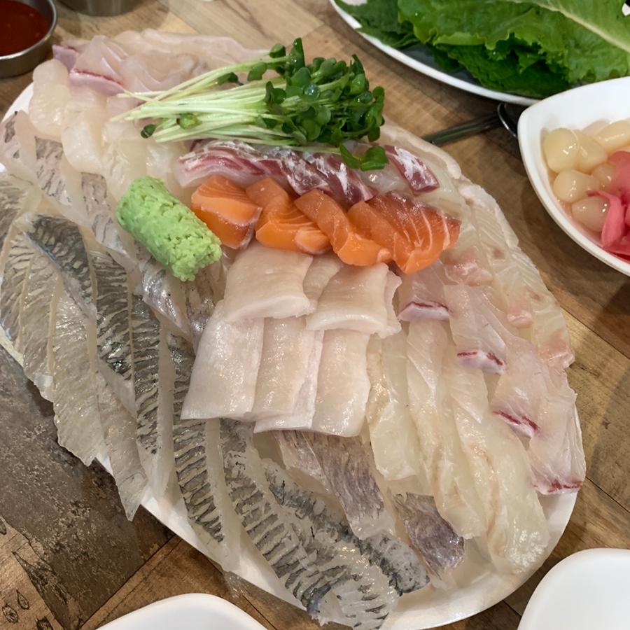 cheonho station seafood restaurant assorted sashimi platter fresh korean sashimi