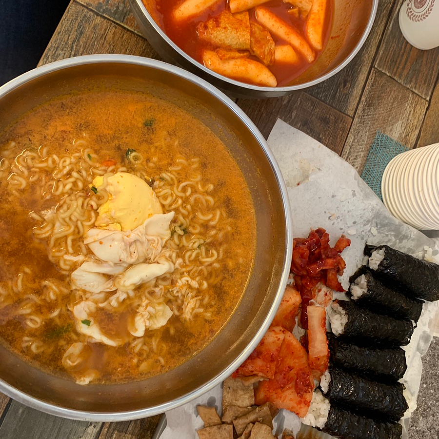 Mongchontoseong Station Chungmu Gimbap with ramen and tteokbokki