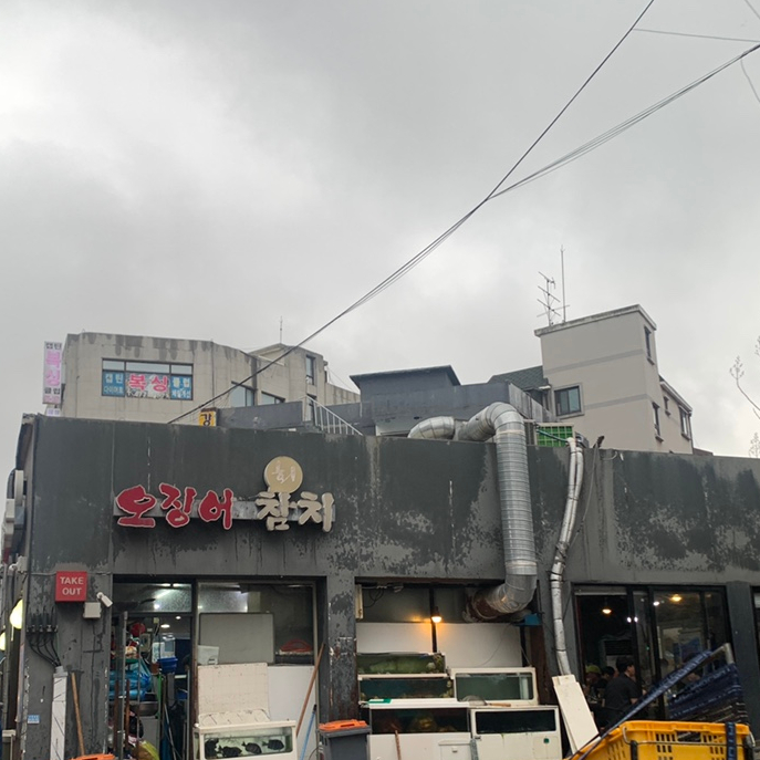 cheonho station seafood restaurant pojangmacha exterior korean street food spot