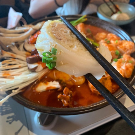 Munjeong Station Fusion Korean Restaurant Last Chunsun aged kimchi tuna roll