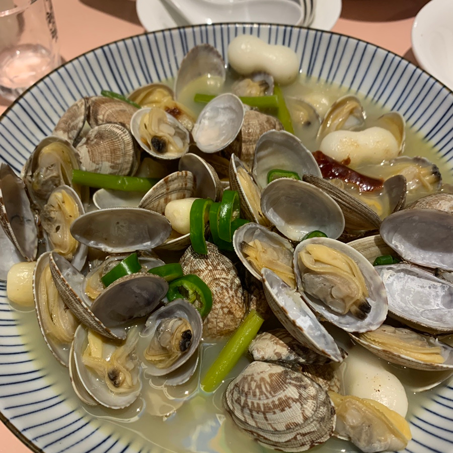 clam sake stew with rice cake at Ohiyo izakaya in Euljiro