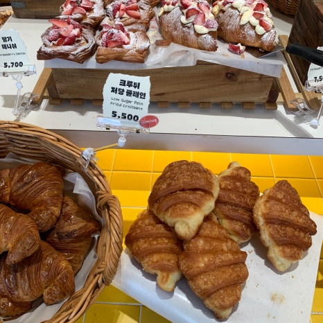 Okuku Bakery Jamsil croissant pastry selection bakery display
