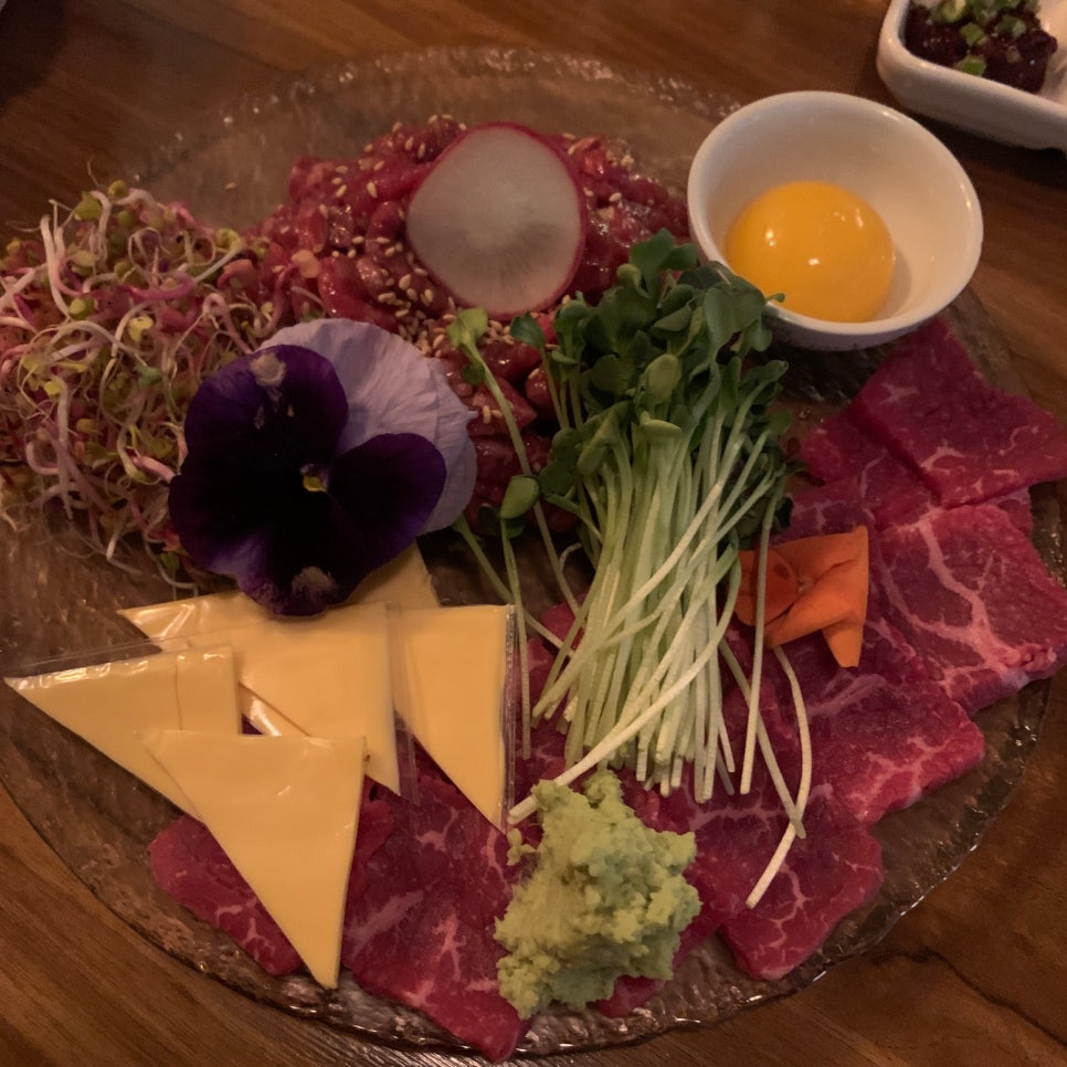 cheonho station izakaya beef sashimi and tartare