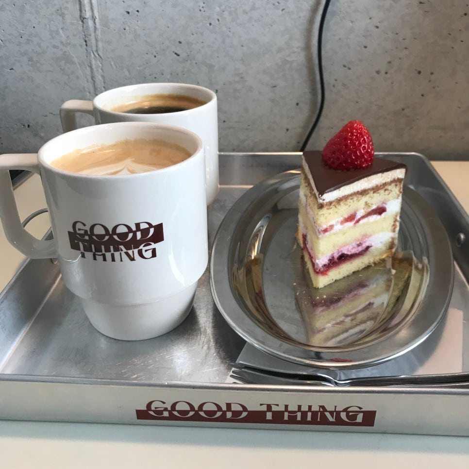 achasan station cafe strawberry cake coffee set good thing coffee