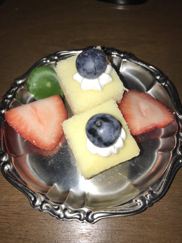 Mangwon Hippo izakaya dessert bite size cake with fruit
