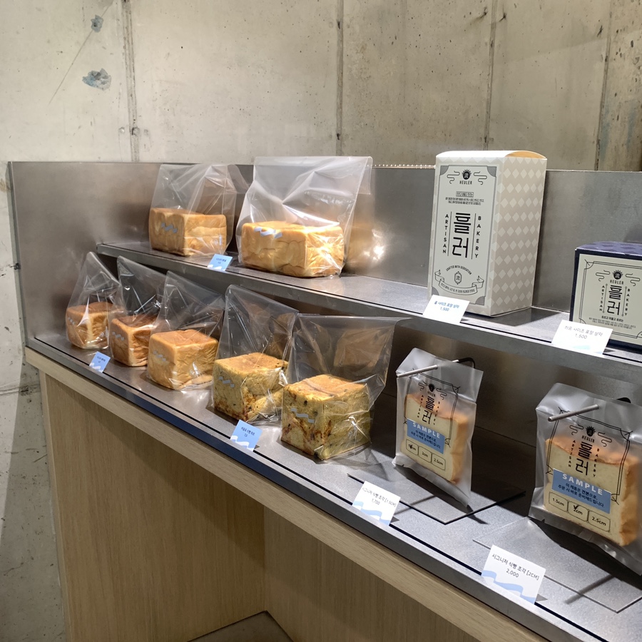 Dangsan French Toast Cafe Heuler signature thick bread display