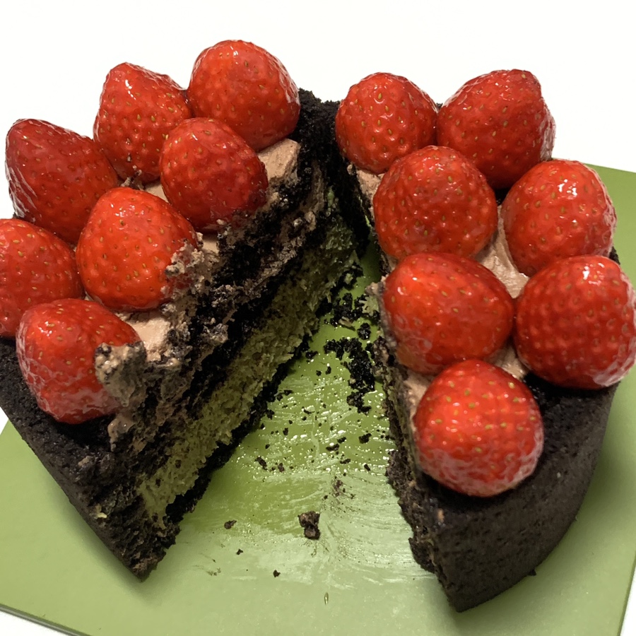 Twosome Dubai Chocolate Cake Review : Trendy Korean Dessert with Pistachio Twist