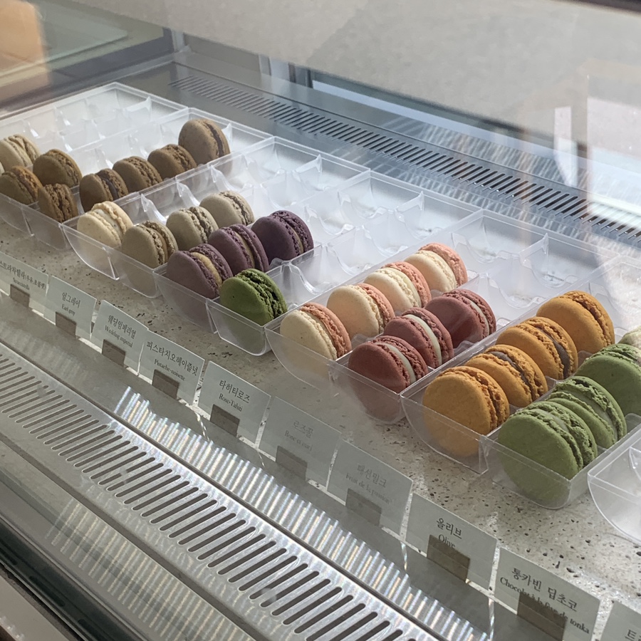 Hanti station cafe colorful macarons display Daechi