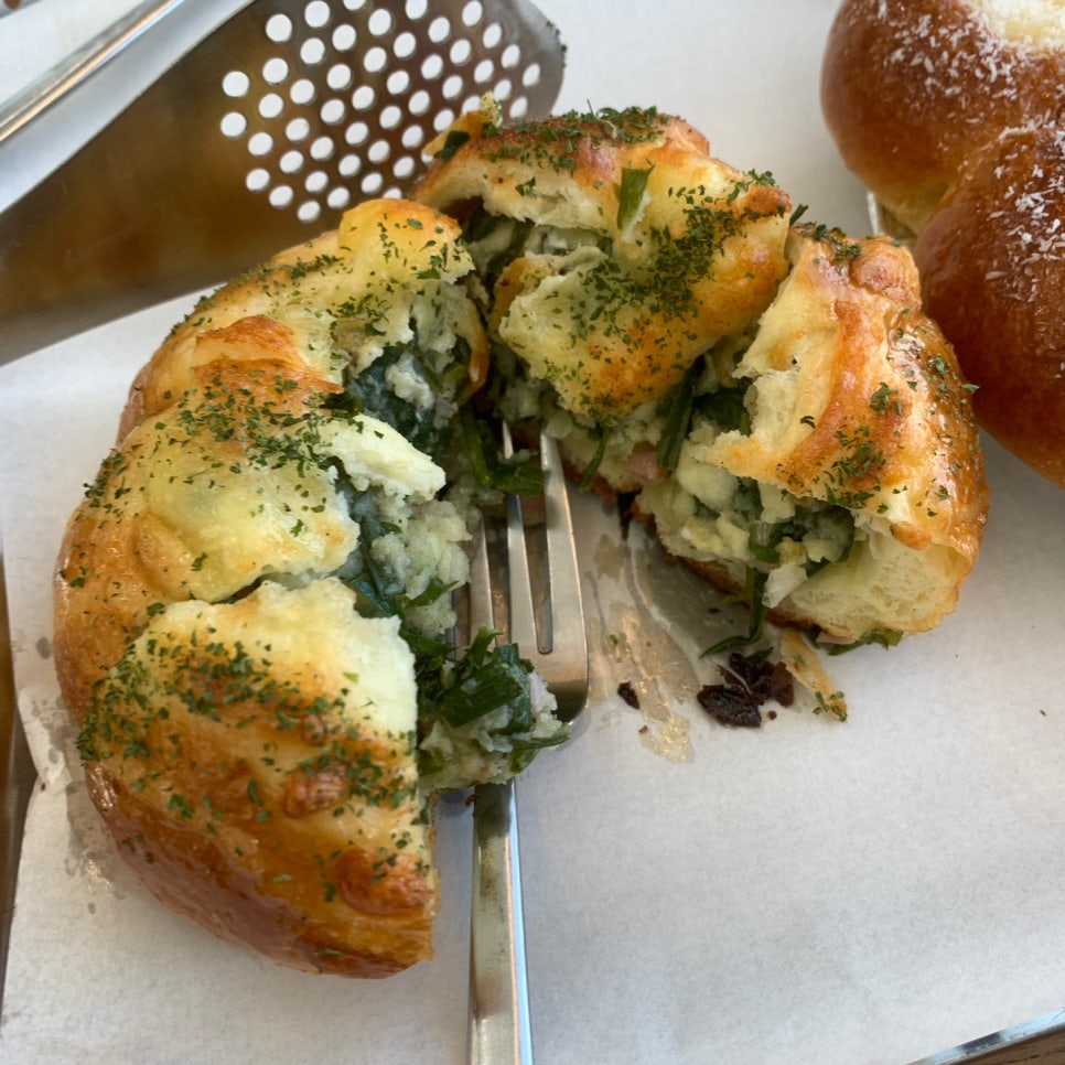 eonyang cafe ulsan sinbulsanebom chive bread potato filling