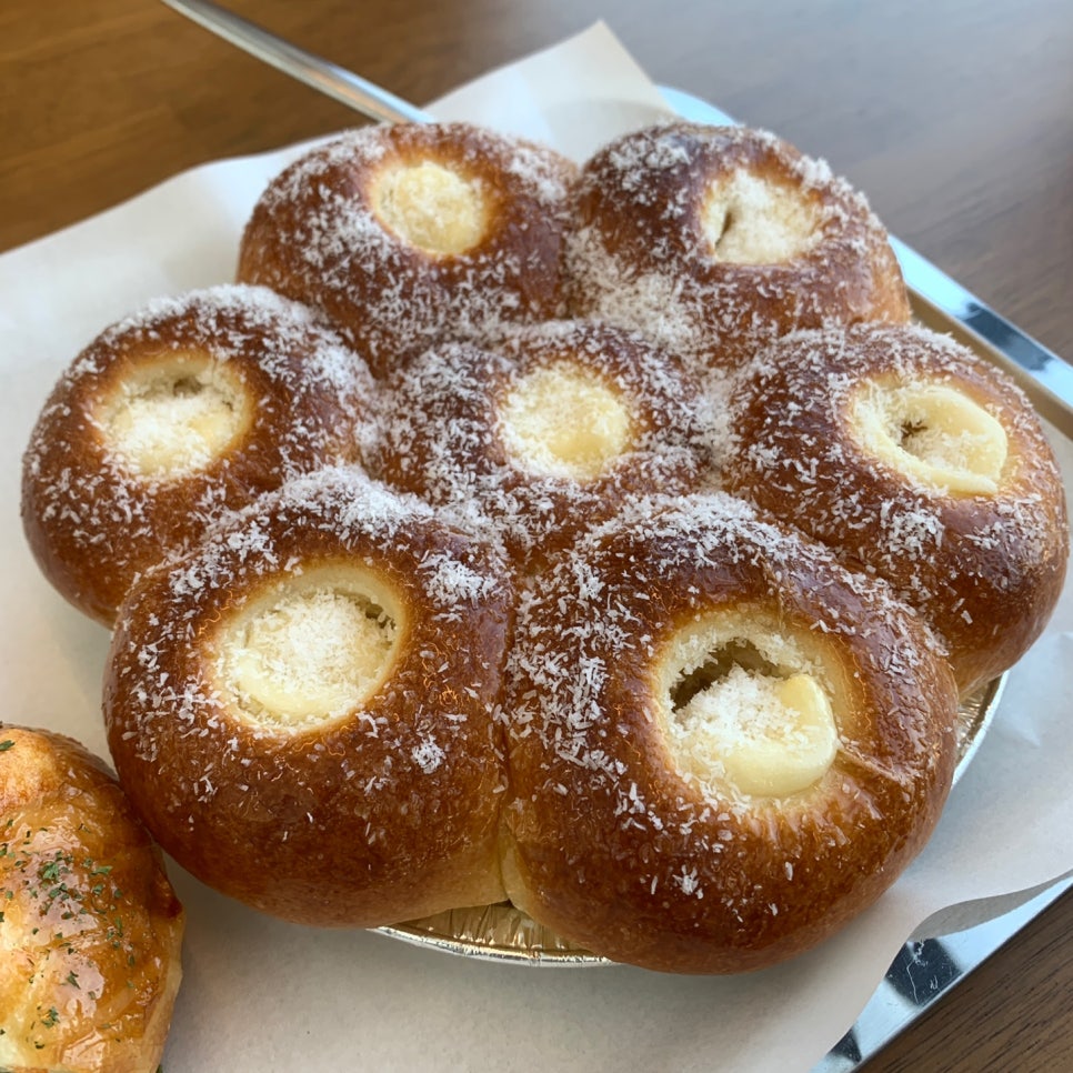 eonyang cafe ulsan sinbulsanebom cream cheese bread