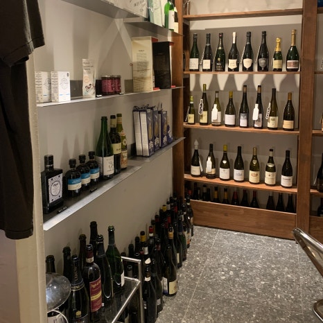 wine selection room bottles variety NOSE wine bar Songnidan gil