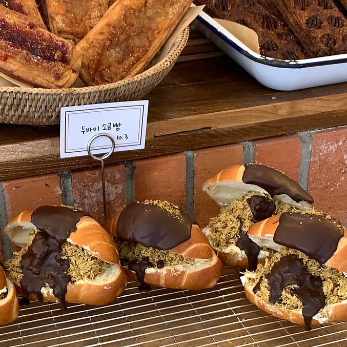 bakest brown gangnam bakery cafe sinnonhyeon station dessert