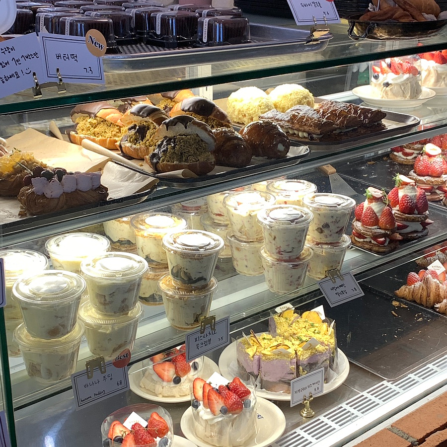 bakery display desserts pudding gangnam bakery cafe seoul