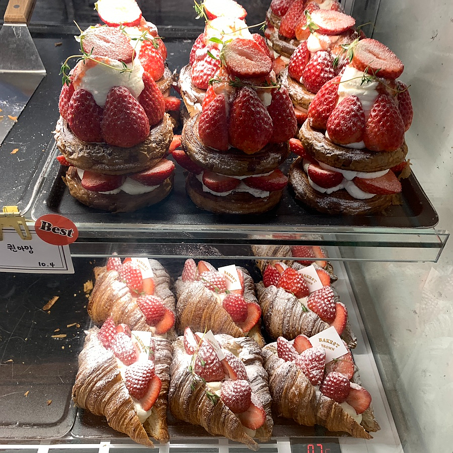strawberry croissant queen amann dessert gangnam bakery cafe