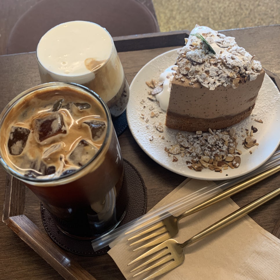Milk tea chocolate gateau at Gwangalli Ocean View Cafe Chaseonchaek