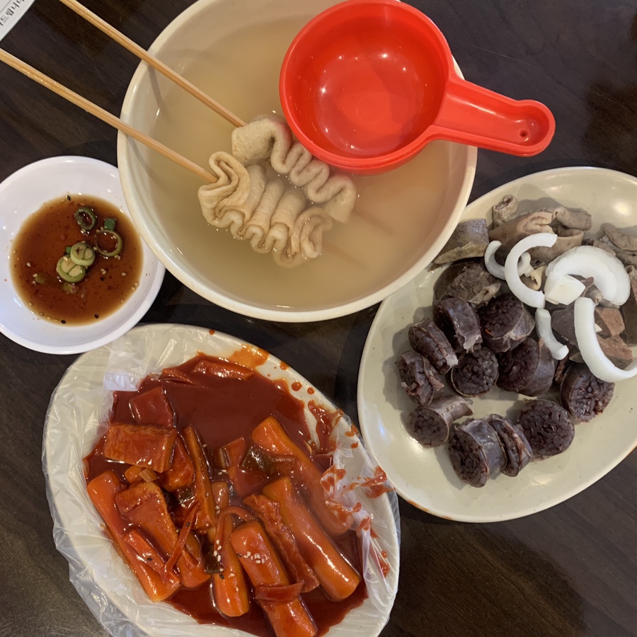famous Ulsan tteokbokki set with Sundae and fish cake soup