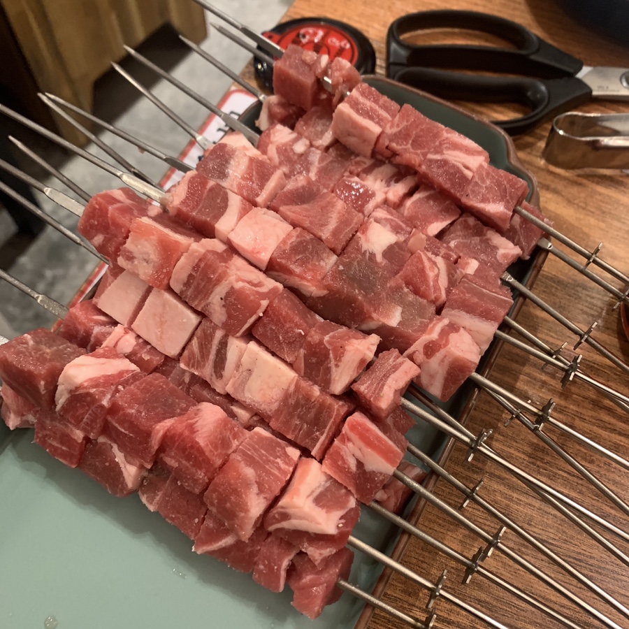 Fresh raw lamb skewers at Banpo Yang Kkochi restaurant