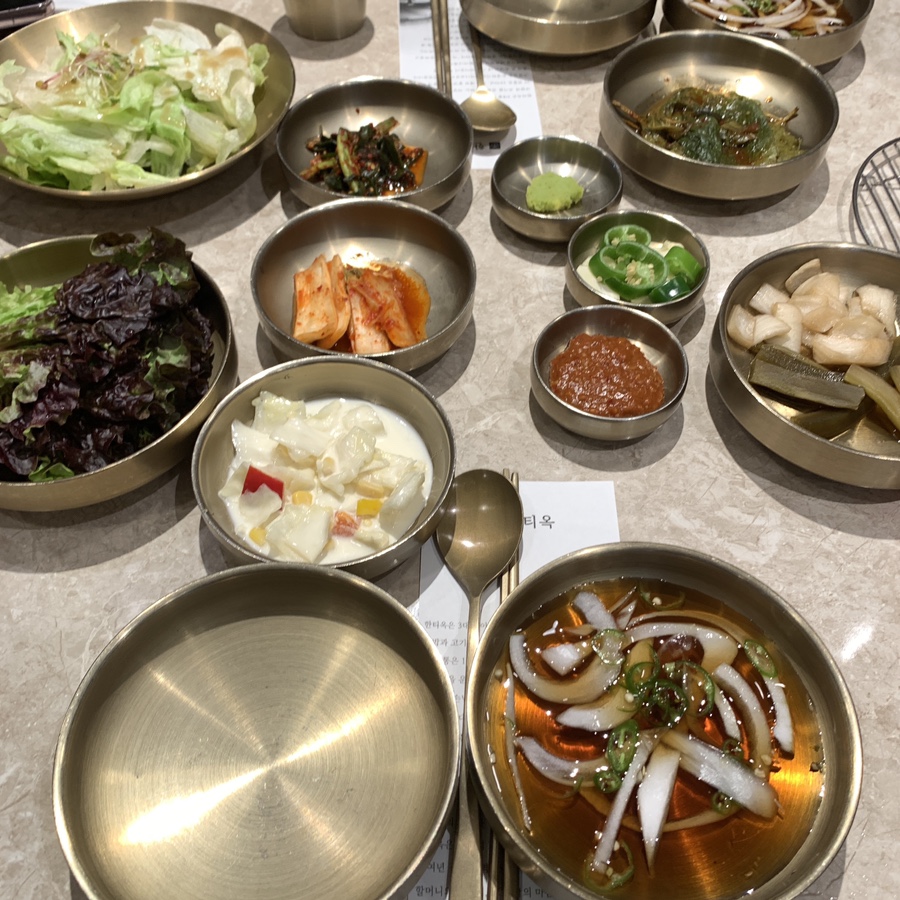 Hantiok Korean BBQ side dishes banchan set near Olympic Park Seoul