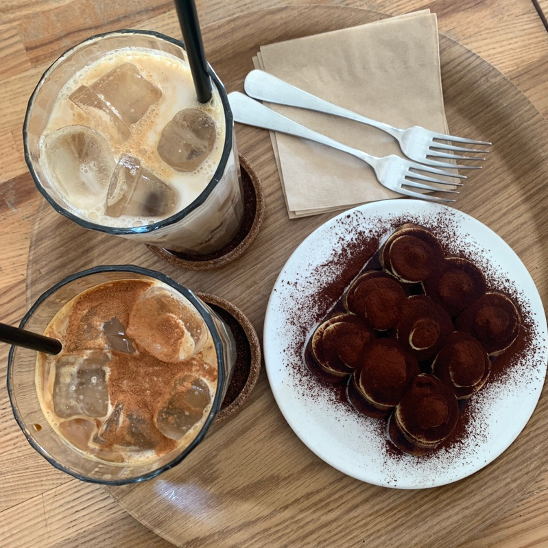 iced latte and cinnamon latte with ice cafe wonder seoul
