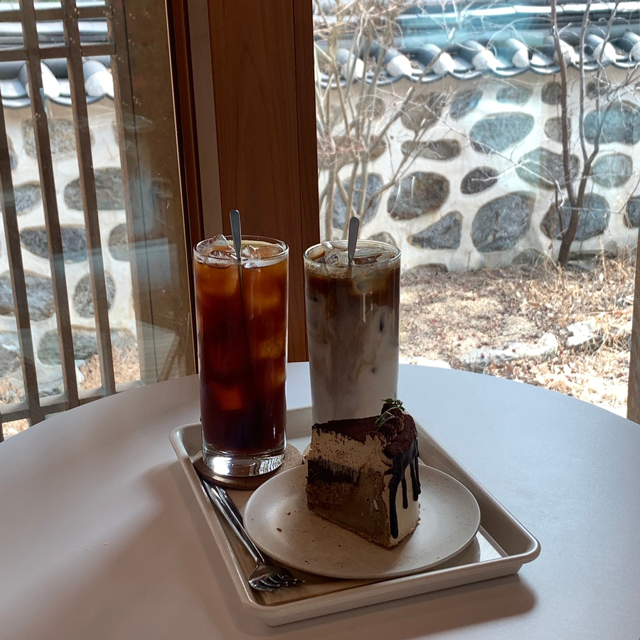 Coffee and tiramisu gateau at H.ORM Gangnam Hanok Cafe
