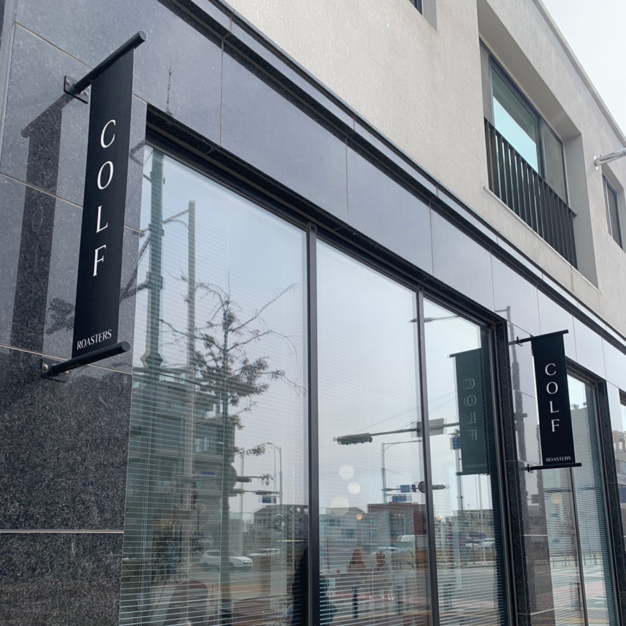 Modern exterior of Ulsan brunch cafe Colf Roasters