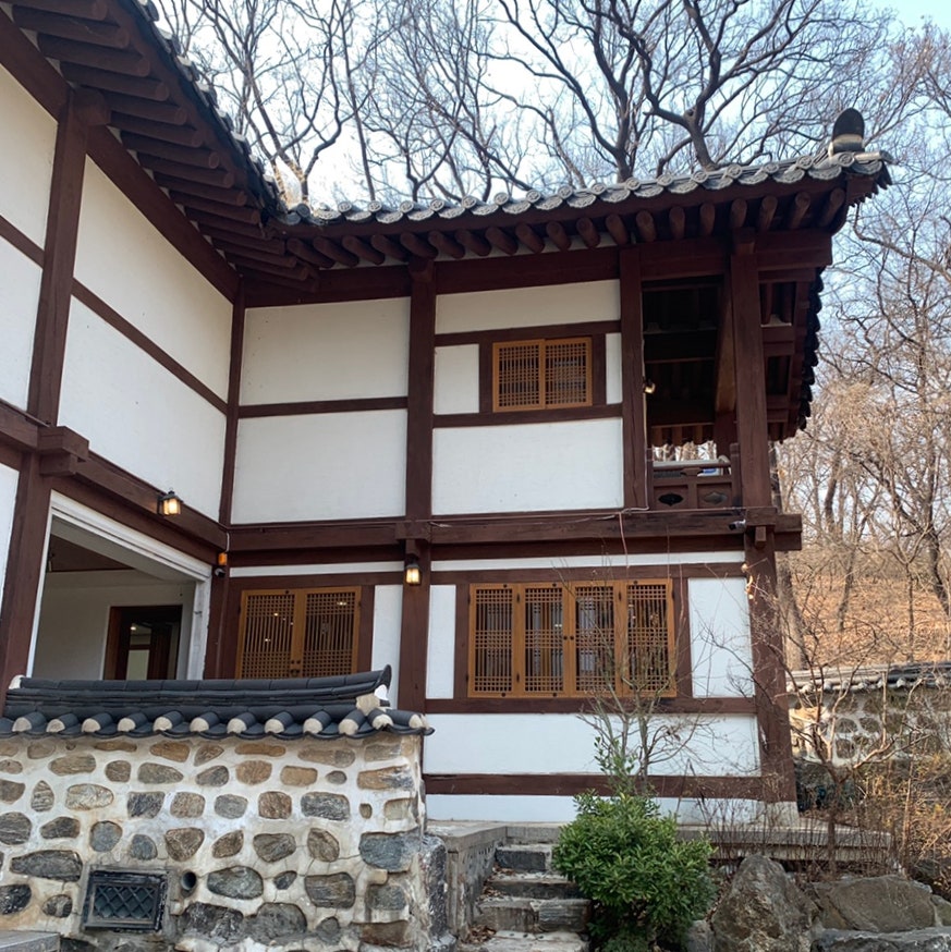 Hanok courtyard view at H.ORM Gangnam Hanok Cafe