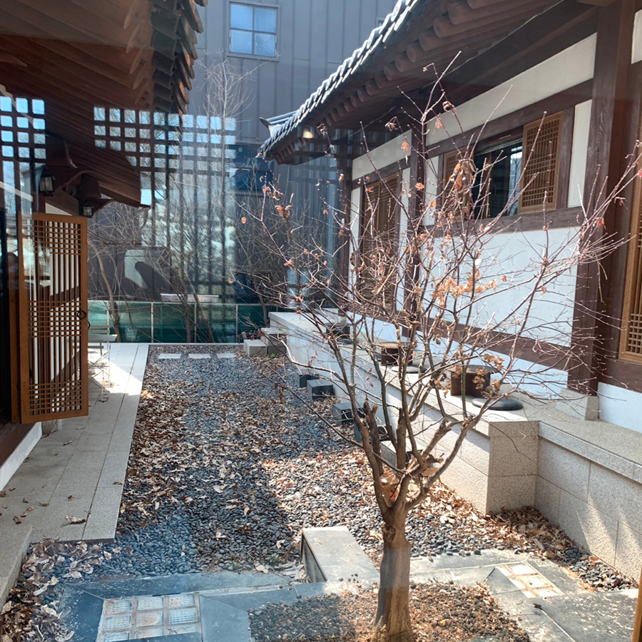 Hanok courtyard view at H.ORM Gangnam Hanok Cafe