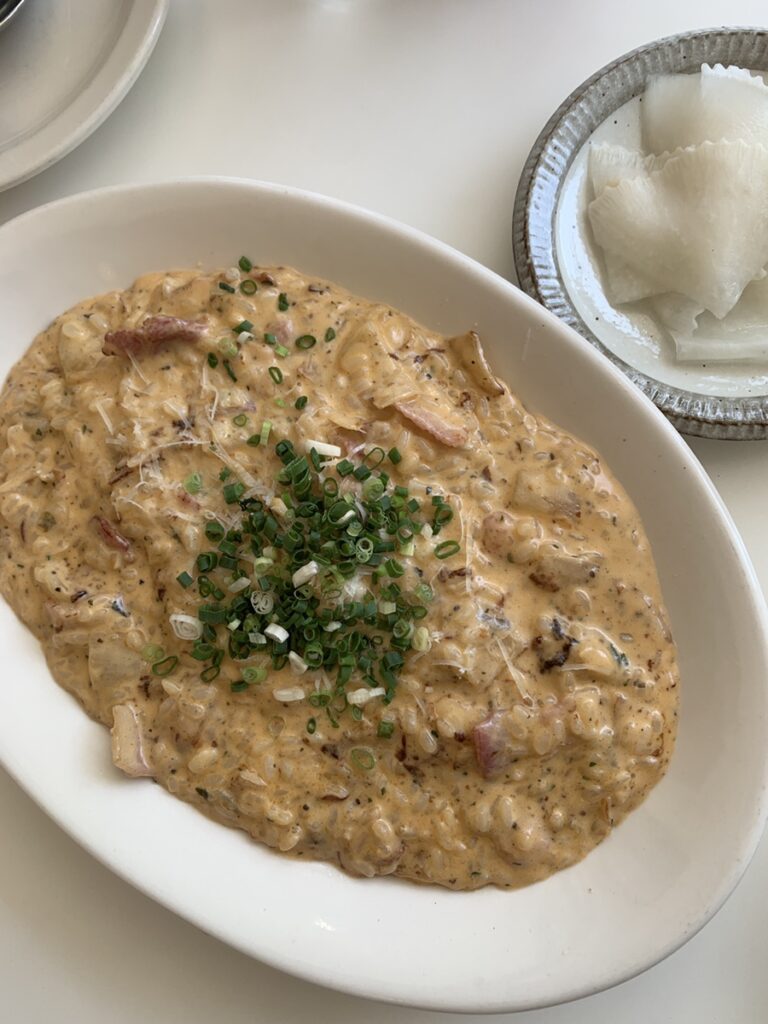 Pomponrouge bacon cream risotto with green onion topping
