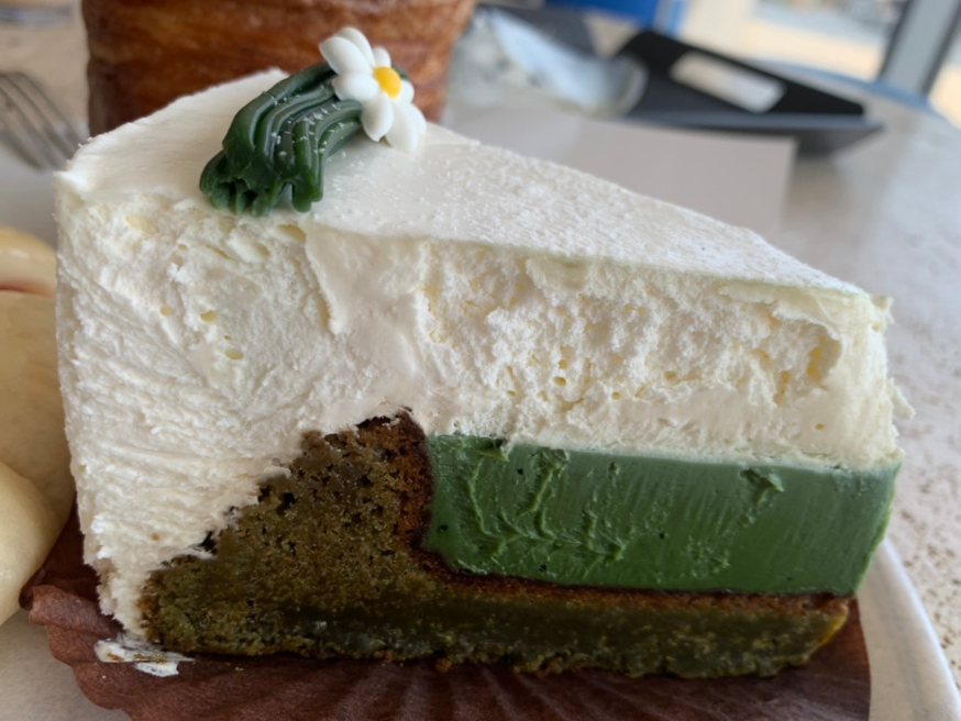 Hoppipolla Cafe Ulsan white matcha gateau dessert