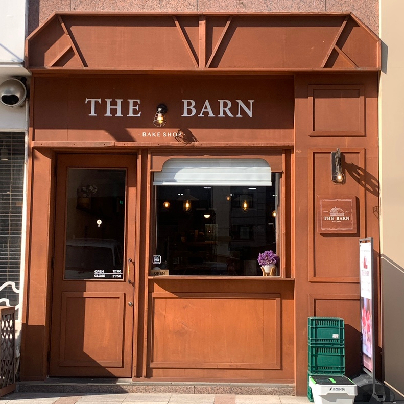 The Barn Bake Shop Seokchon Lake exterior near Songpa Naru Station