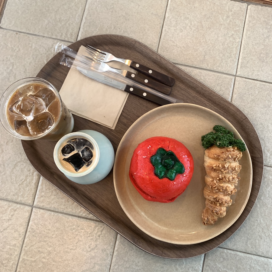 Lola Bakery Daejeon Review | Cute Little Bakery with Croissant & Pie Favorites
