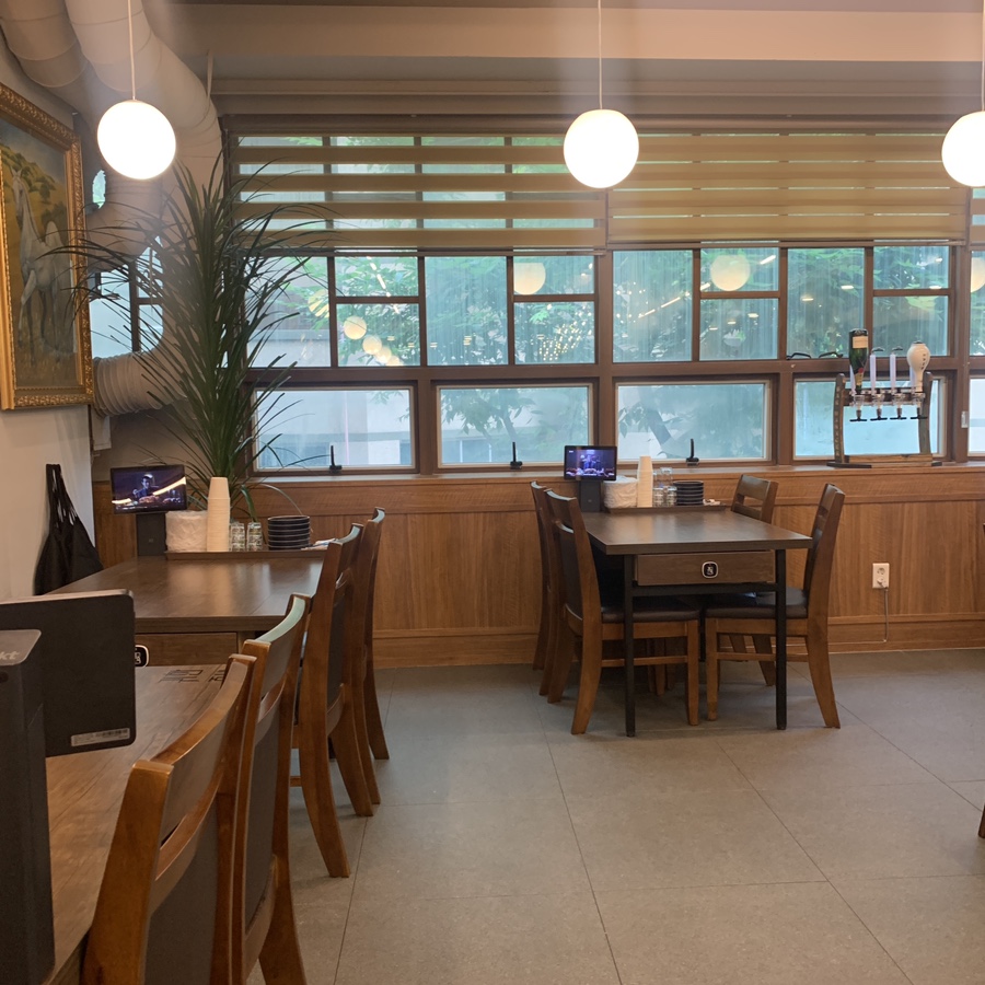 Bossam Restaurant Near Jeongja Station restaurant interior