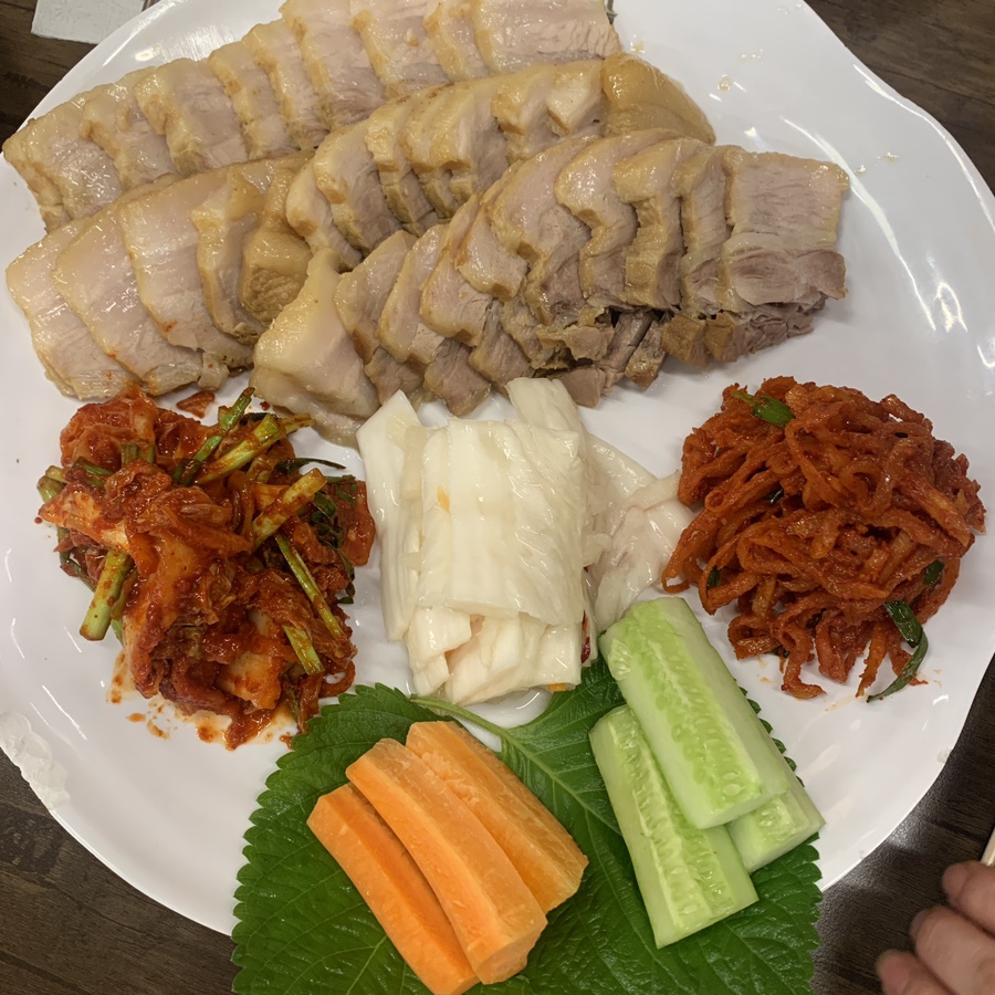 Bossam Restaurant Near Jeongja Station | Gwihan Jokbal Bundang Review
