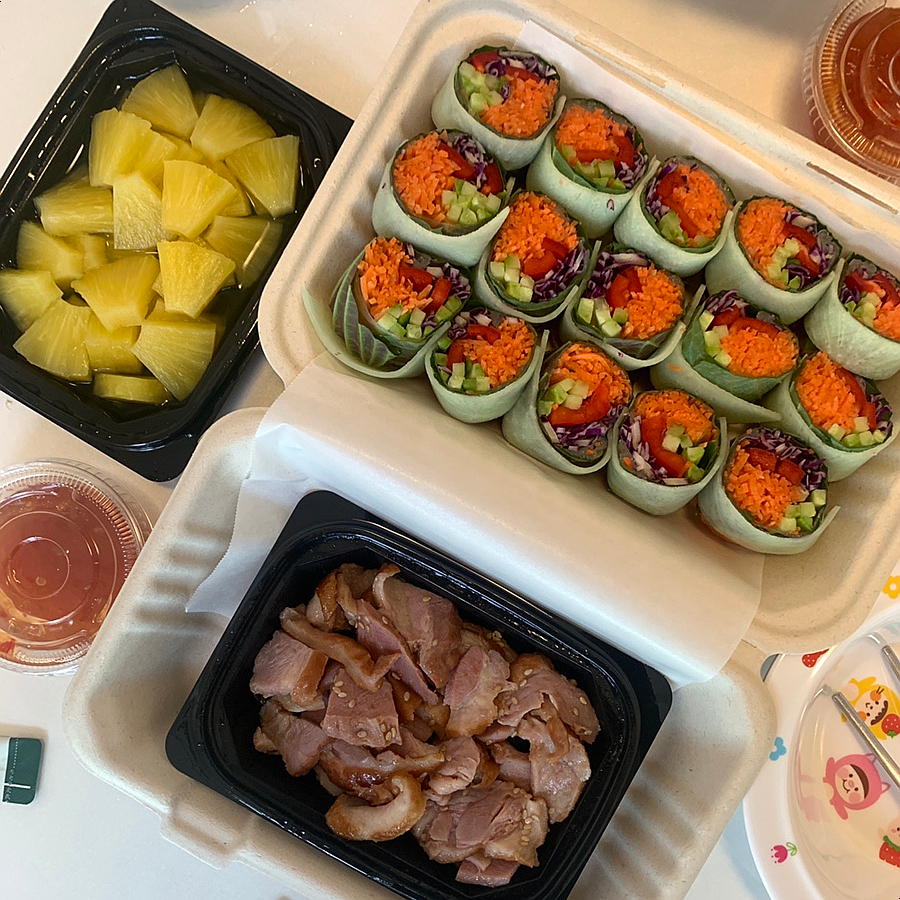 Hanip Hanssam Jamsil Vietnamese spring rolls set with smoked duck and pineapple